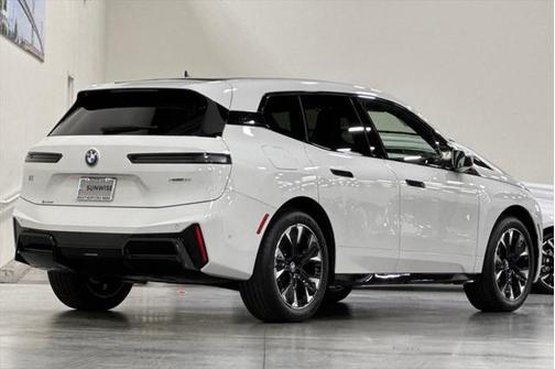 2026 BMW iX xDrive60
