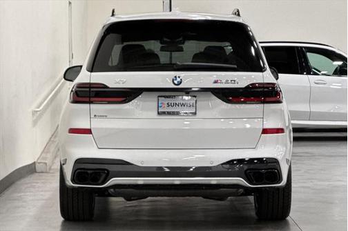 2025 BMW X7 M60i