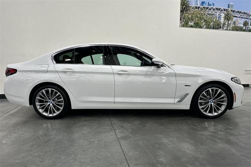 2023 BMW 530e 