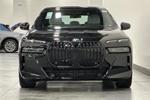 2025 BMW 760 xDrive