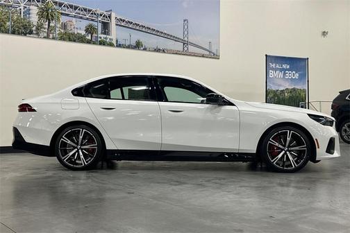 2025 BMW i5 M60