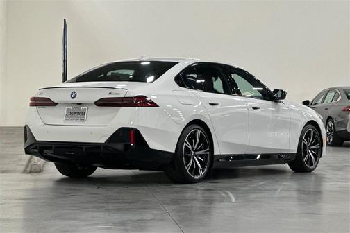 2025 BMW i5 M60