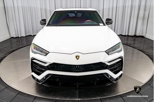 2022 Lamborghini Urus 