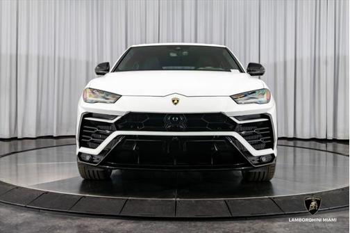 2022 Lamborghini Urus 