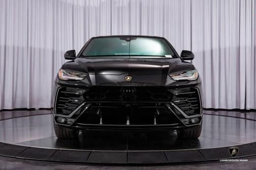 2021 Lamborghini Urus Graphite Capsule