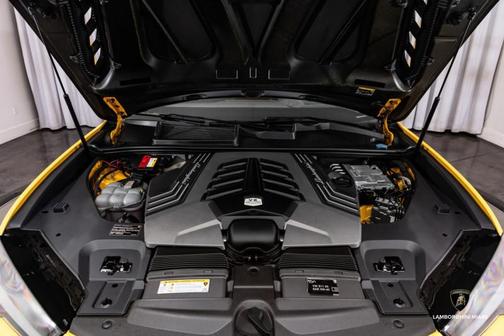 2023 Lamborghini Urus S