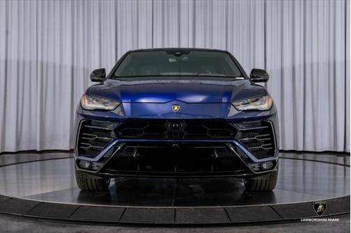 2022 Lamborghini Urus Graphite Capsule