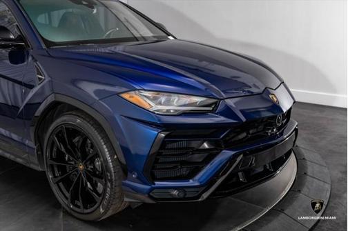 2022 Lamborghini Urus Graphite Capsule