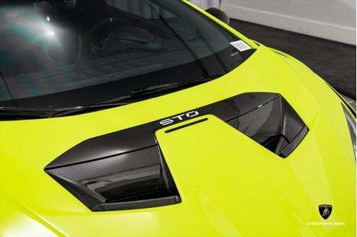 2022 Lamborghini Huracan STO Coupe