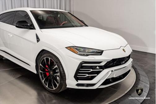 2022 Lamborghini Urus Graphite Capsule