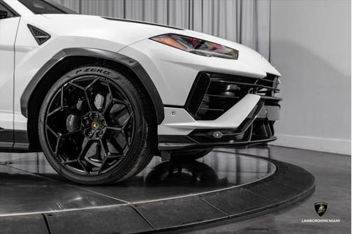 2024 Lamborghini Urus Performante