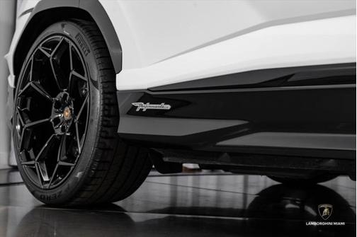 2024 Lamborghini Urus Performante