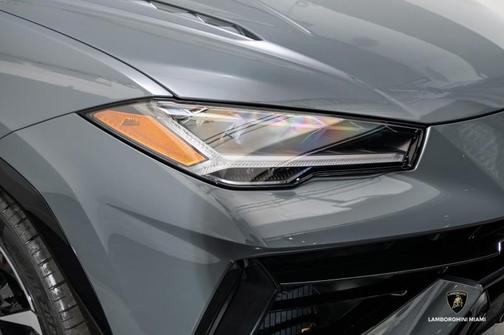 2023 Lamborghini Urus S