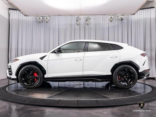 Nero Helene Metallic 2019 Lamborghini Urus AWD