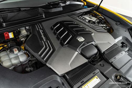 2023 Lamborghini Urus S