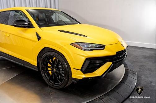2023 Lamborghini Urus S