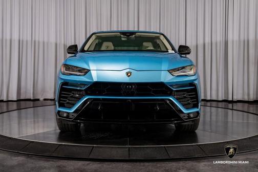 2022 Lamborghini Urus Graphite Capsule
