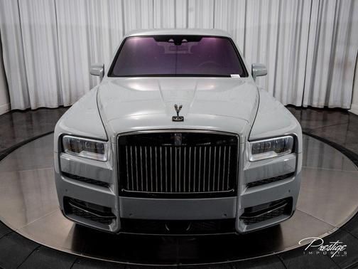 Burnout Gray 2024 Rolls-Royce Cullinan Black Badge