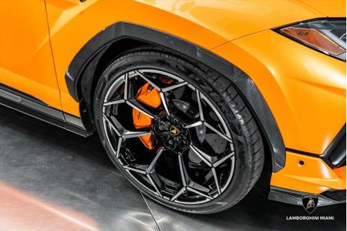 2024 Lamborghini Urus Performante