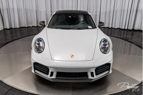 2025 Porsche 911 Carrera