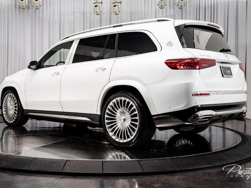 MANUFAKTUR Moonlight White Metallic 2026 Mercedes-Benz Maybach GLS 600 4MATIC