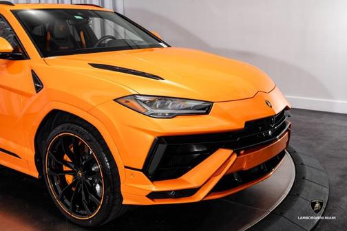 2024 Lamborghini Urus S