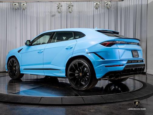 Blu Aegeus Matt 2024 Lamborghini Urus S