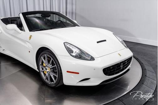 2014 Ferrari California Base
