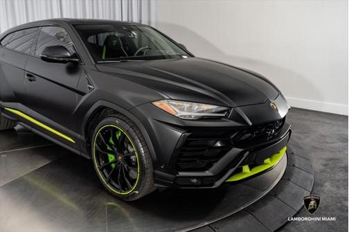 2021 Lamborghini Urus Graphite Capsule