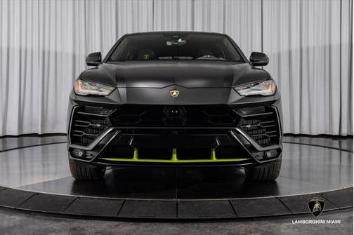 2021 Lamborghini Urus Graphite Capsule