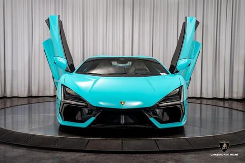 2025 Lamborghini Revuelto 