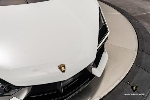 2024 Lamborghini Revuelto Base