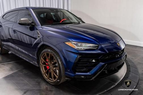 2021 Lamborghini Urus Graphite Capsule