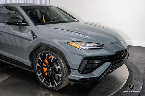 2023 Lamborghini Urus S
