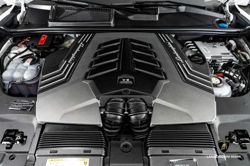 2025 Lamborghini Urus SE
