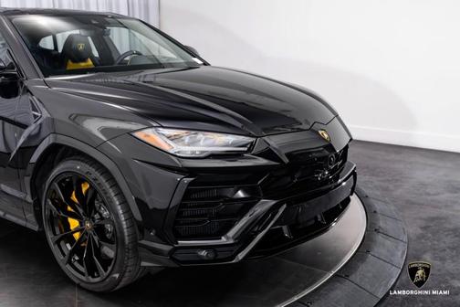 2022 Lamborghini Urus Graphite Capsule