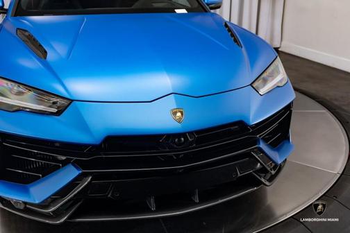 2023 Lamborghini Urus Performante