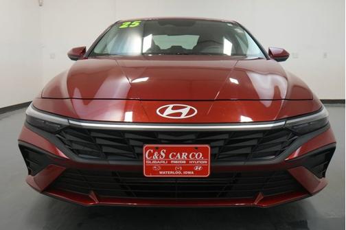 2025 Hyundai ELANTRA SE