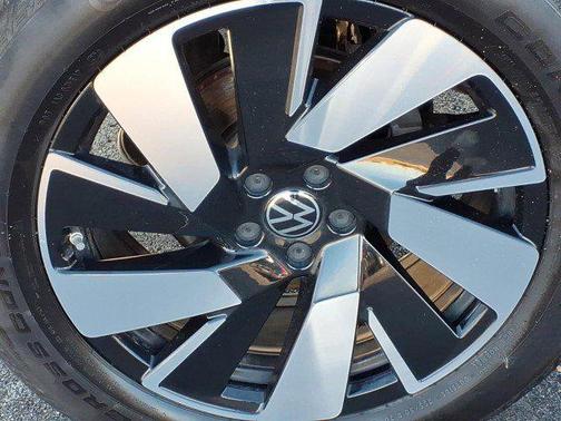 2024 Volkswagen Atlas Cross Sport 2.0T SE w/Technology 4MOTION