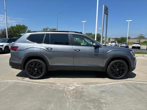 2025 Volkswagen Atlas 2.0T SE w/Technology 4MOTION