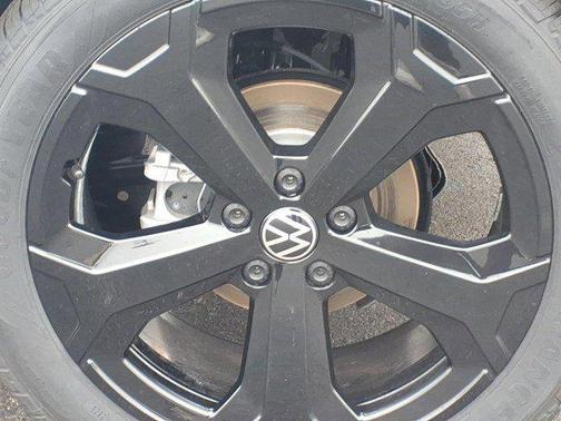 2026 Volkswagen Taos SEL