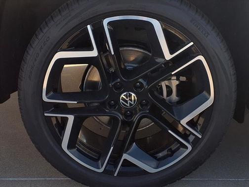 2026 Volkswagen Tiguan 2.0T SEL R-Line 4MOTION