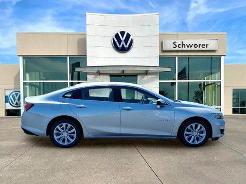 Silver Ice Metallic 2021 Chevrolet Malibu FWD LT