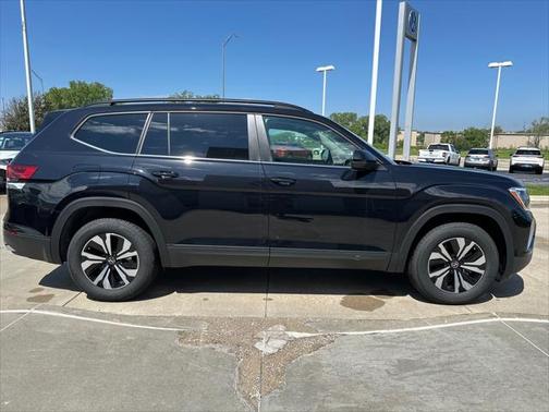 2025 Volkswagen Atlas 2.0T SE