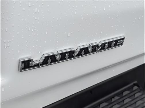 2022 RAM 1500 Laramie Crew Cab 4x4 64' Box