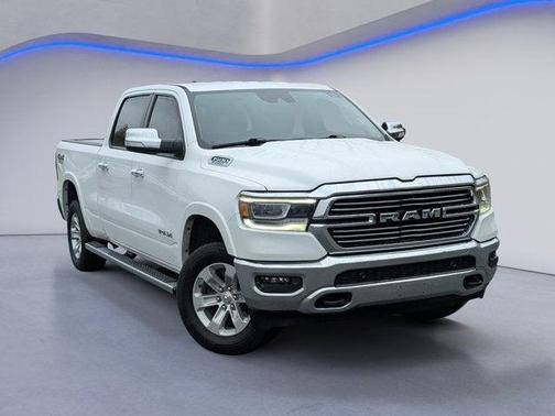 2022 RAM 1500 Laramie Crew Cab 4x4 64' Box