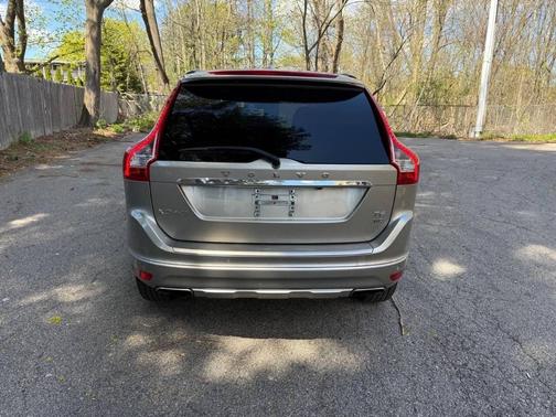 Seashell Metallic 2016 Volvo XC60 T6 Drive-E
