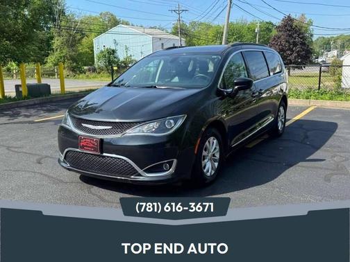 Brilliant Black Crystal Pearlcoat 2017 Chrysler Pacifica Touring-L