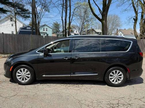 2018 Chrysler Pacifica Touring-L