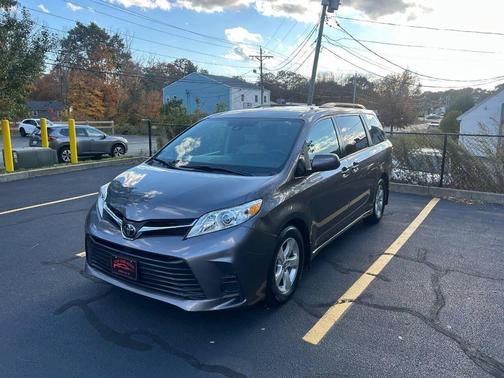 2019 Toyota Sienna LE
